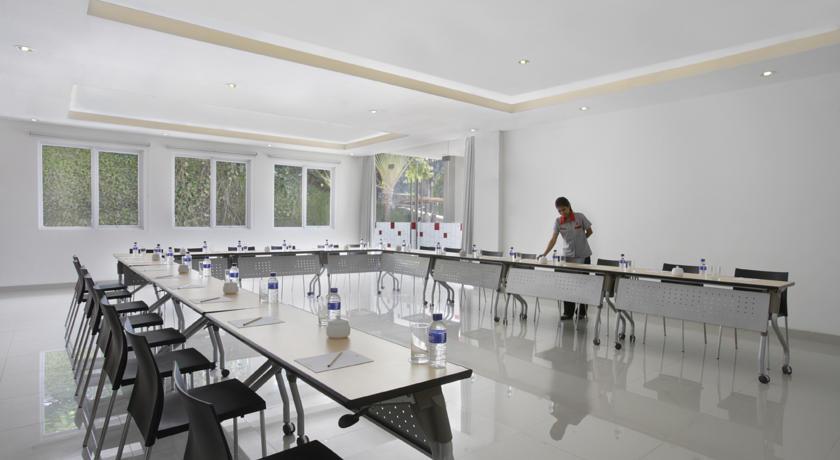 Amaris Hotel Cirebon Exterior foto